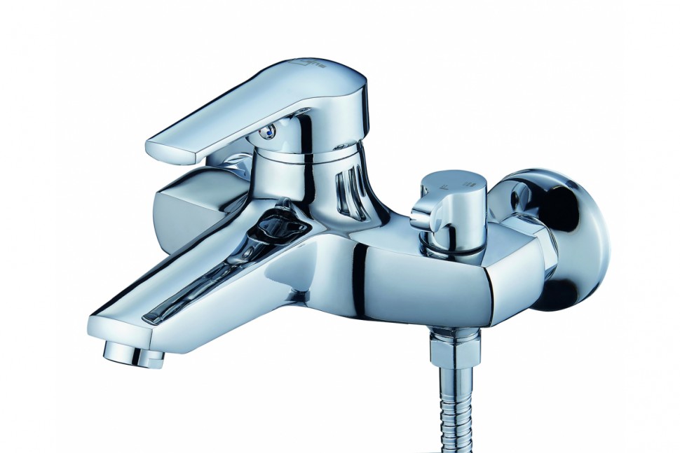 SITB3-A182 смеситель для ванны девиатор в корпусе короткий носик SOLONE